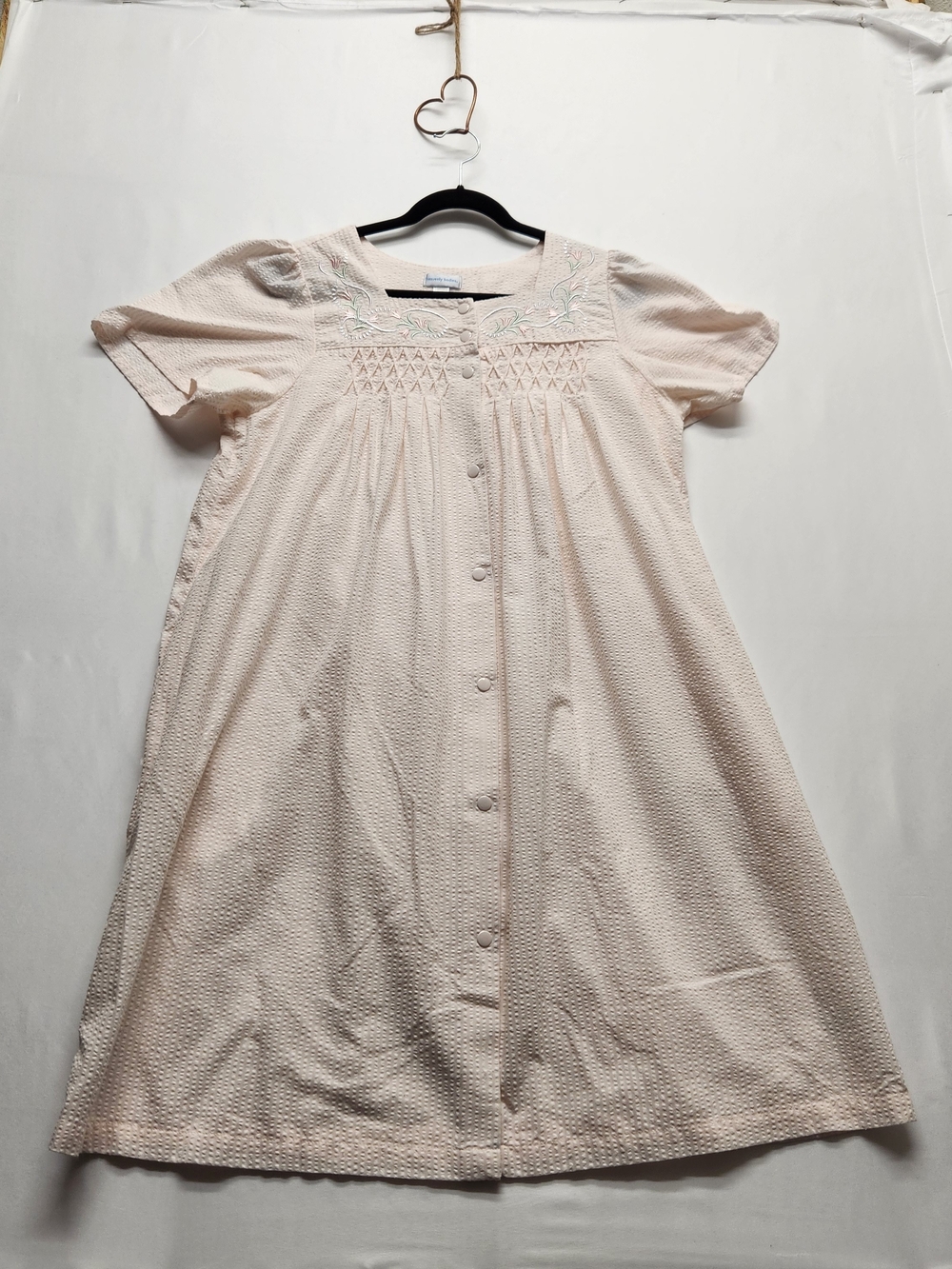 ⭐️Vintage Heavenly Bodies Miss Elaine Pink Seersucker Snap Front Nightgown XL